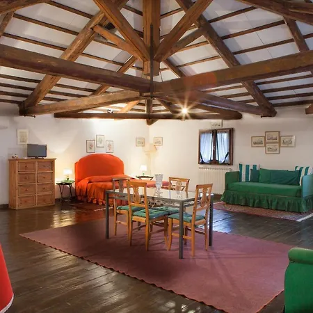 Castello Di בית כפרי