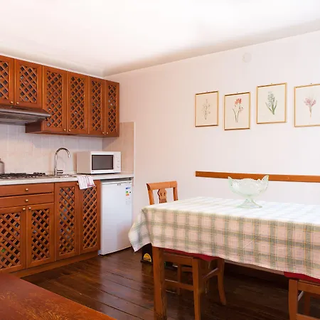 Castello Di בית כפרי